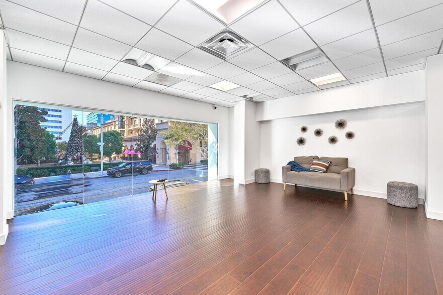 More Photos Of 220-228 N Canon Dr, Beverly Hills Loft Creative Space For Lease