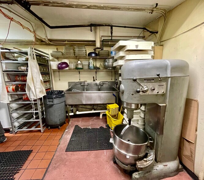 More Photos Of 2850 State Route 17K, Middletown Restaurant For Sale