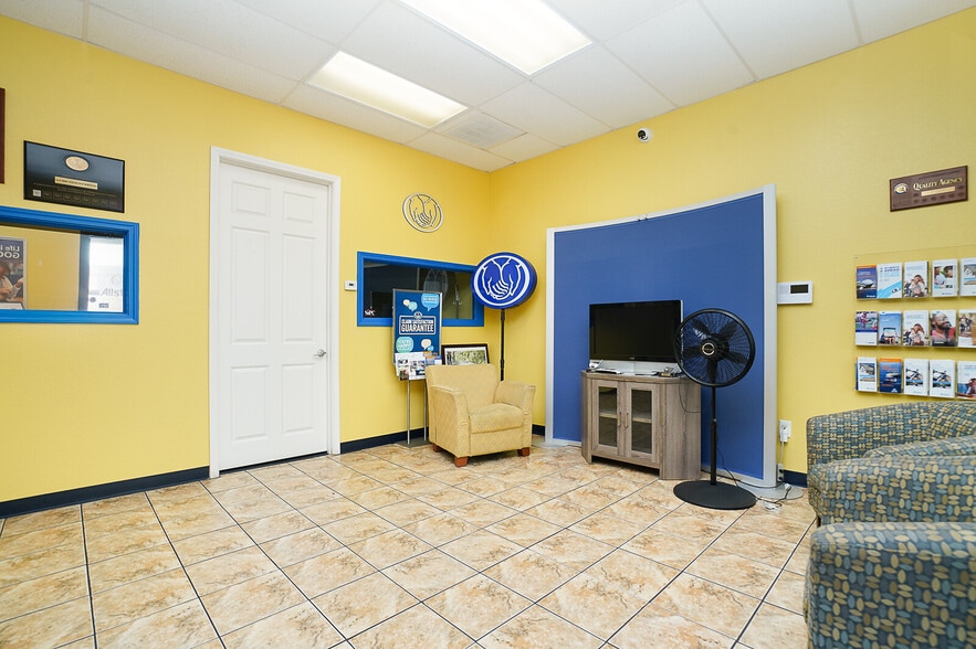 More Photos Of 2430 E Southcross Blvd, San Antonio Storefront For Lease
