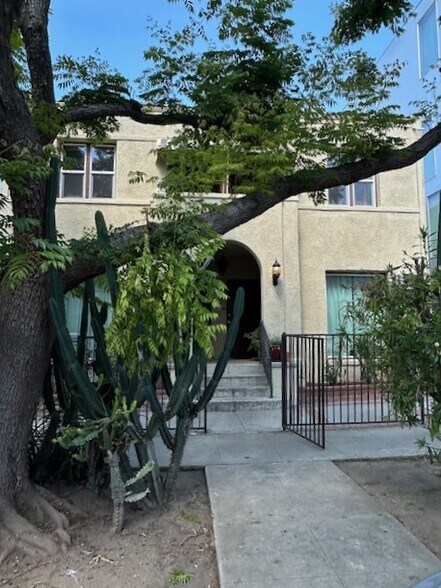 Primary Photo Of 603-607 1/2 N. Bronson Av, Los Angeles Apartments For Sale