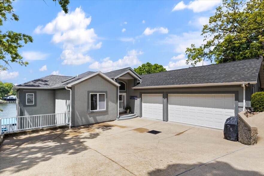 More Photos Of 415 Gardenia Cir, Sunrise Beach Hospitality For Sale