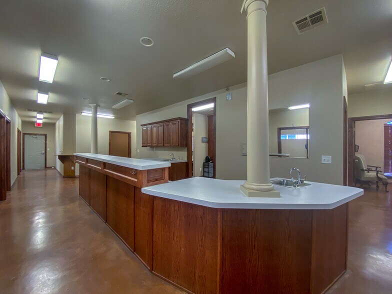 More Photos Of 2400 Palmer Cir, Norman Medical For Lease