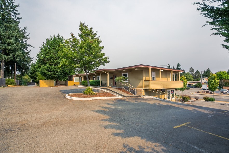 More Photos Of 14235-14237 Ambaum Blvd SW, Burien General Retail For Lease