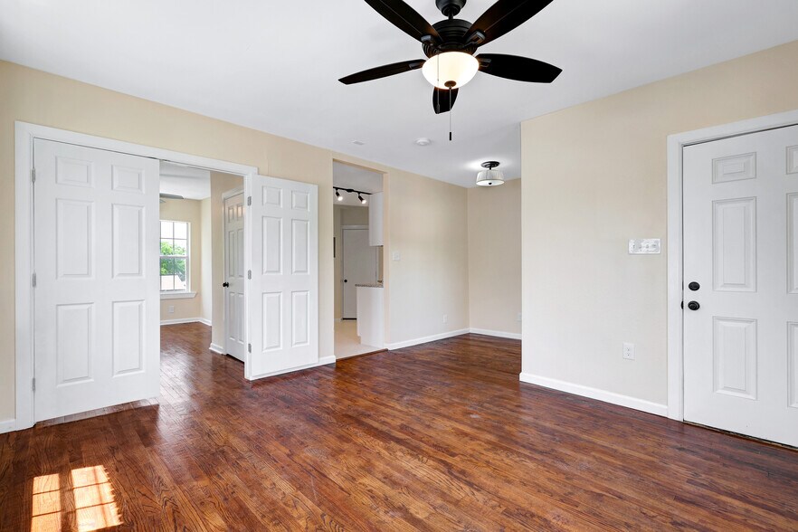 More Photos Of 834 W Russell Pl, San Antonio Apartments For Sale