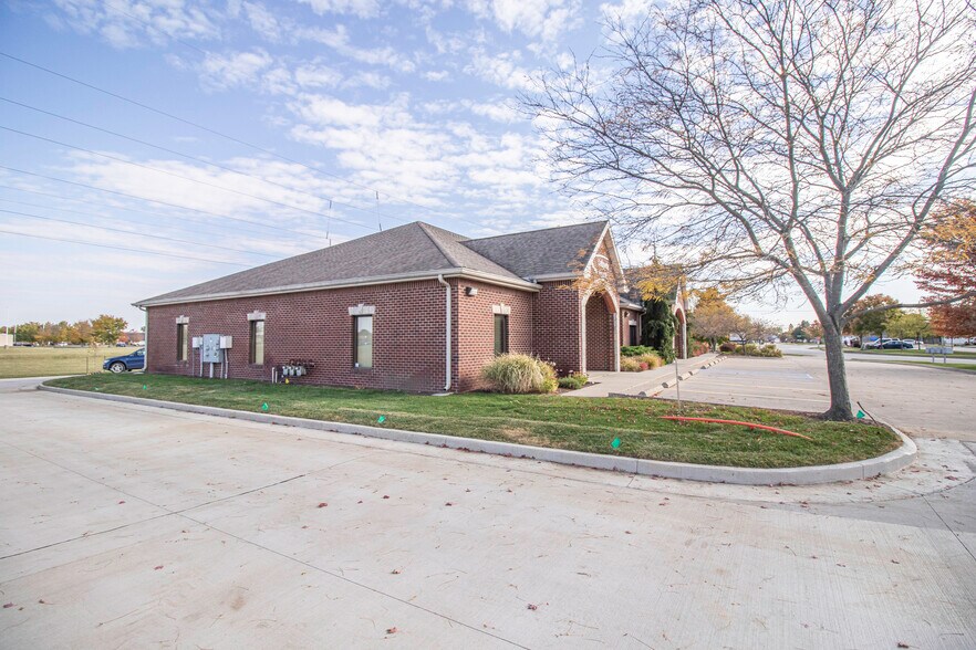 More Photos Of 975 Mezzanine Dr, Lafayette Medical For Lease