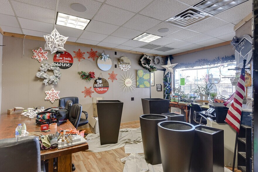 More Photos Of 110 W Reichmuth Rd, Valley Freestanding For Sale