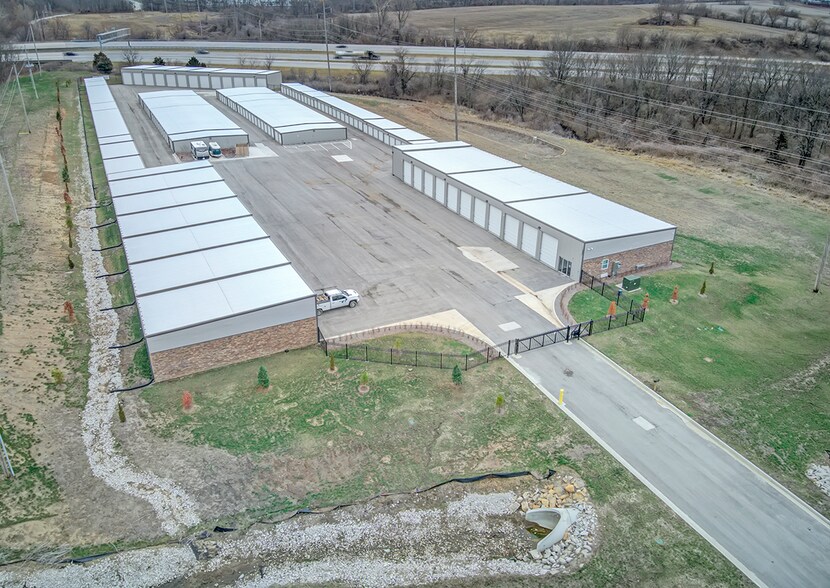 More Photos Of 7557 NW Cookingham Dr, Kansas City Self Storage For Sale