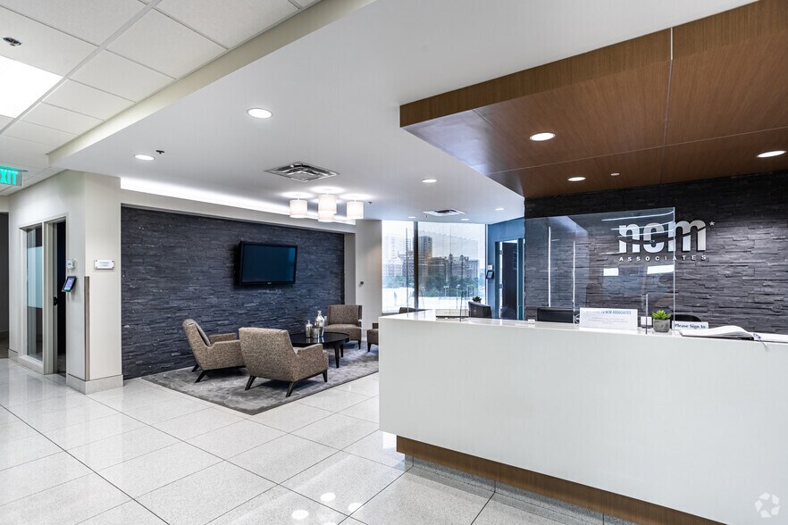 More Photos Of 4717 Grand Ave, Kansas City Office For Lease