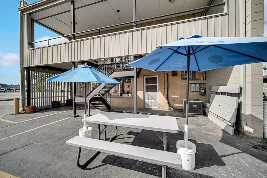 More Photos Of 2513 Ridge Rd, Lansing Storefront Retail Residential For Sale