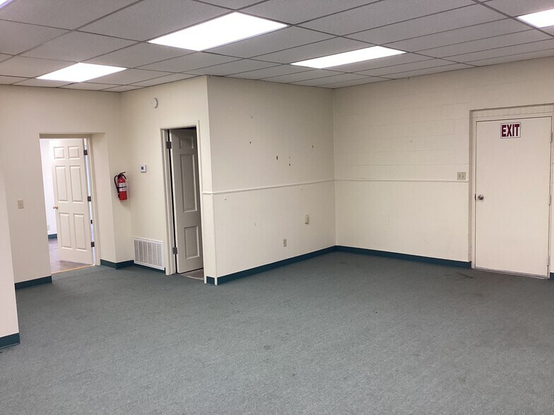 More Photos Of 402 W Main St, Stroud Storefront For Sale