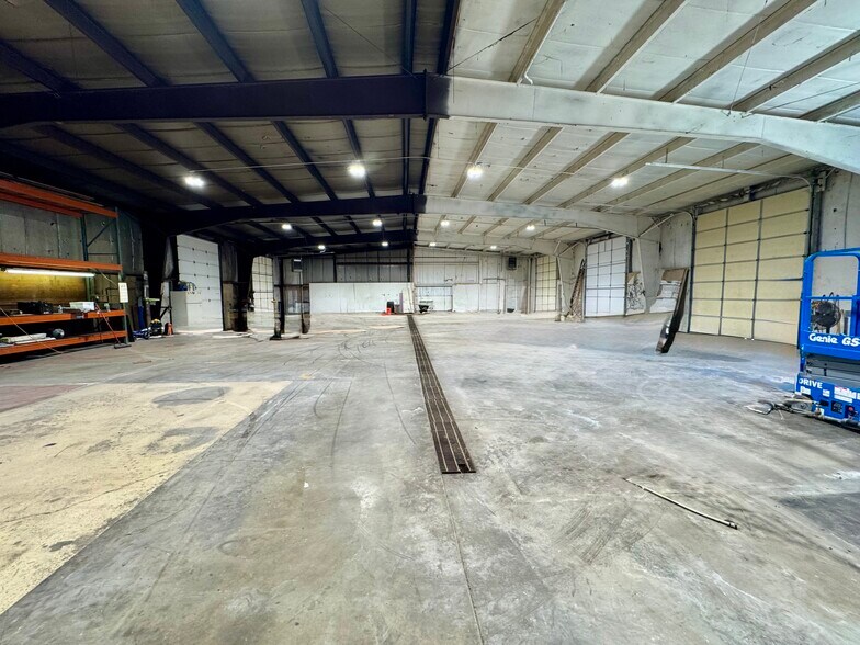 More Photos Of 200 W Stevenson Rd, Ottawa Manufacturing For Lease