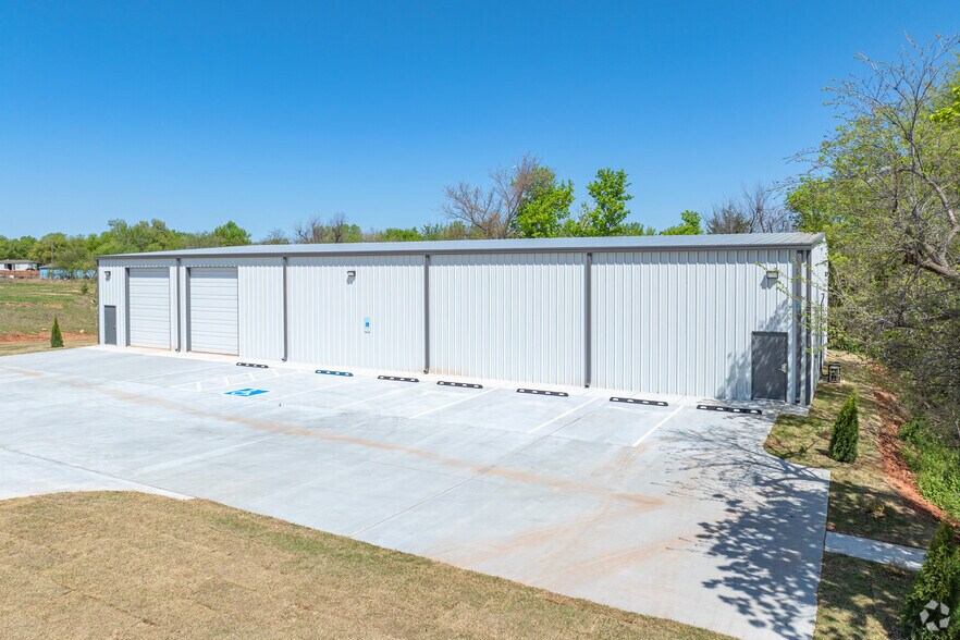 More Photos Of 1801 SE 66th St, Oklahoma City Warehouse For Lease