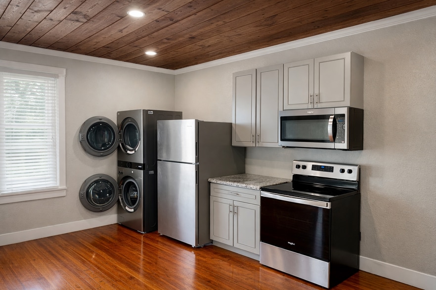 More Photos Of 2115 Broadway St, Galveston Apartments For Sale
