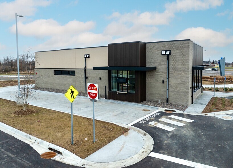 More Photos Of 3450 High Point N, Oakdale General Retail For Sale