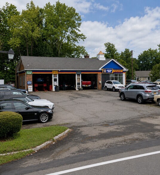 More Photos Of 262 Quassaick Ave, New Windsor Township Auto Repair For Sale