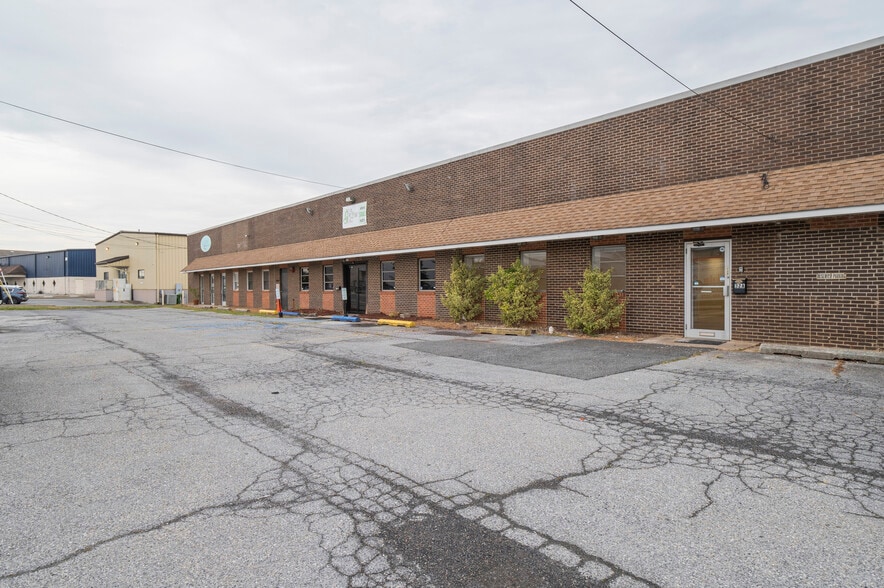 More Photos Of 32 Germay Dr, Wilmington Warehouse For Lease