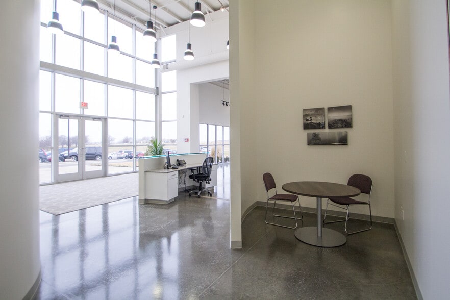 More Photos Of 2201 N Maple Ave, Broken Arrow Research And Development For Sale