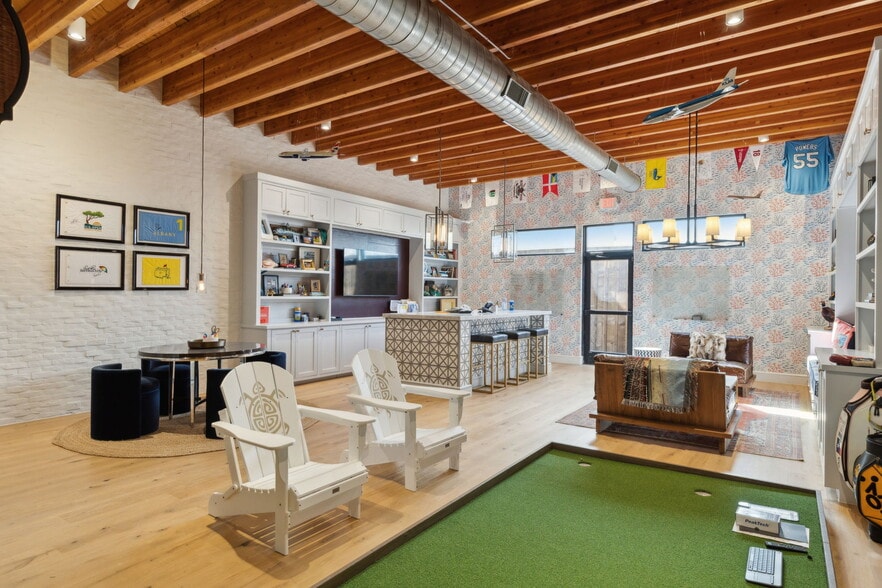 More Photos Of 4763 Algiers St, Dallas Loft Creative Space For Sale