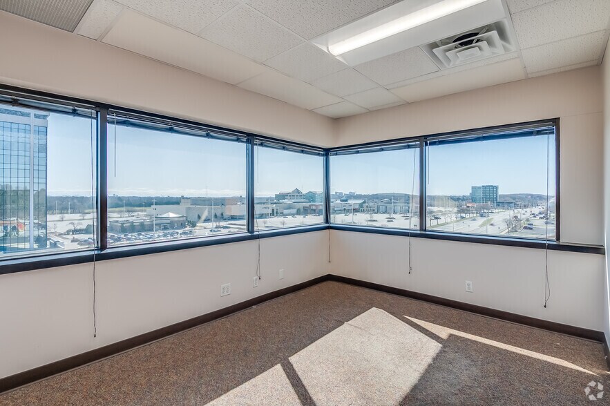 More Photos Of 2675 N Mayfair Rd, Wauwatosa Office For Sale