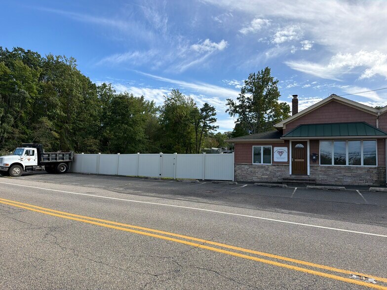 More Photos Of 1 S Riverside Dr, Neptune Convenience Store For Sale