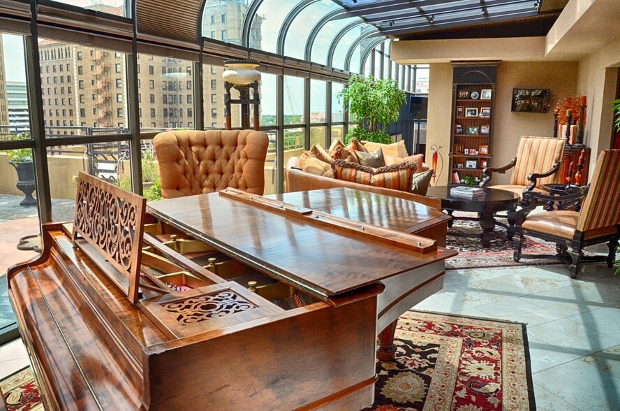 More Photos Of 126 E Main Plz, San Antonio Apartments For Sale