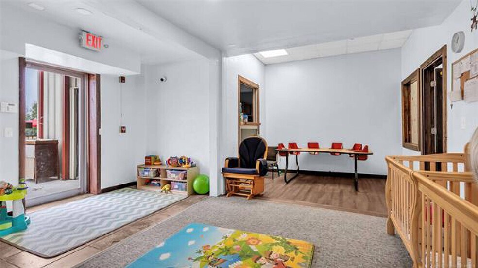 More Photos Of 4379 Highway 7 W, Sulphur Daycare Center For Sale