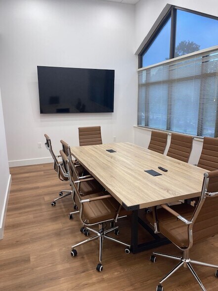 More Photos Of 16930 W Catawba Ave, Cornelius Office For Lease