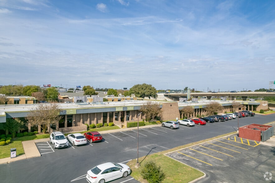 More Photos Of 111 W Anderson Ln, Austin Office For Lease