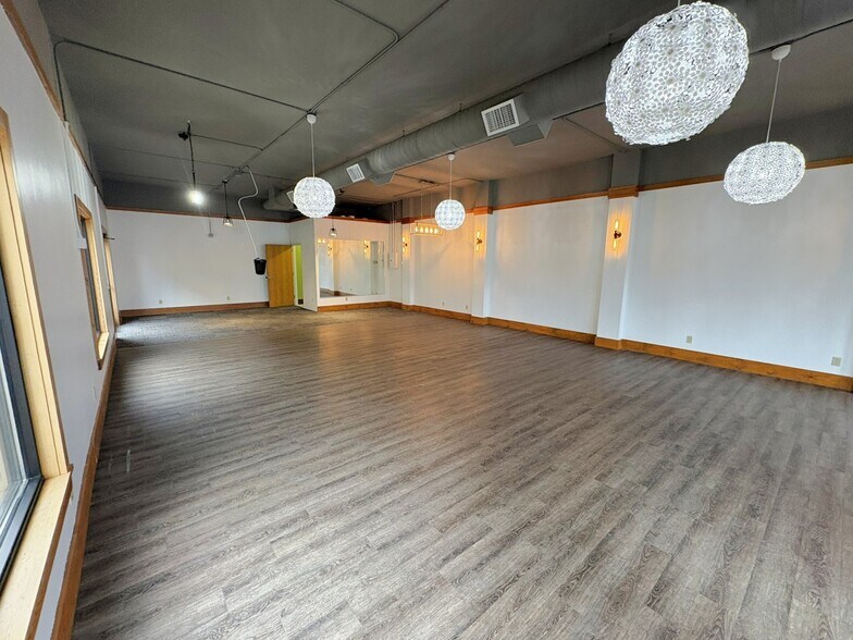 More Photos Of 35736 Allen Ave, Crosslake General Retail For Sale