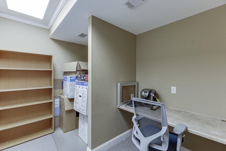 More Photos Of 743 Church St, Buford Office For Sale