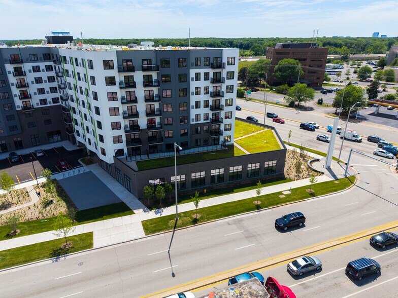More Photos Of 25 E Algonquin Rd, Arlington Heights Apartments For Lease