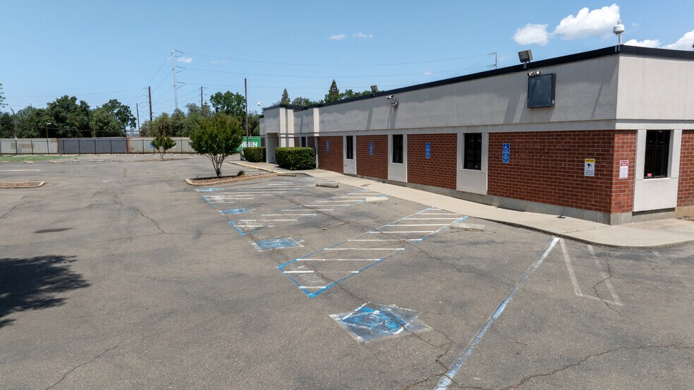 More Photos Of 985 Enterprise Dr, Sacramento Health Club For Sale