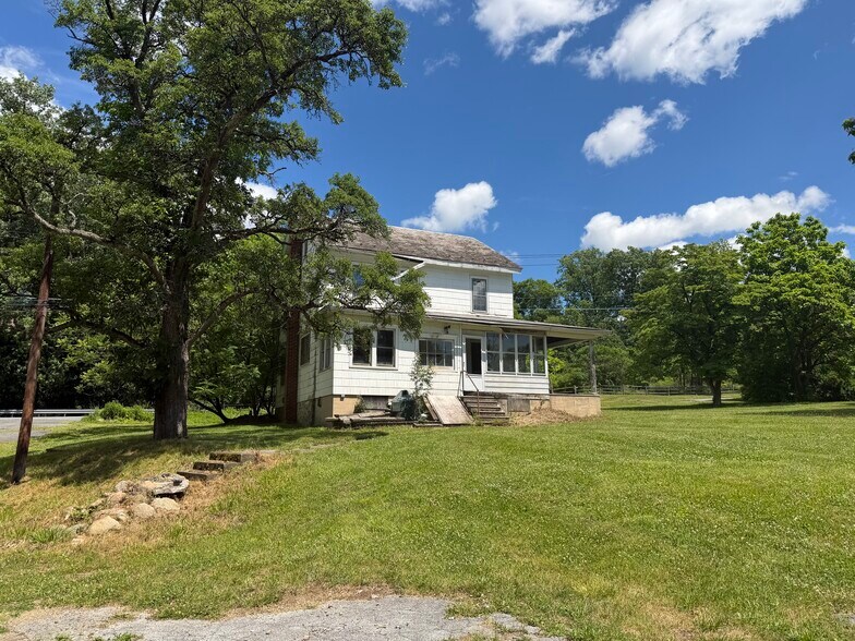 More Photos Of 981 Riverview Dr, Walnutport Storefront Retail Office For Sale
