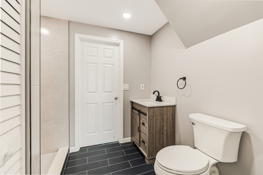 More Photos Of 1911 Dana Dr, Fort Myers Warehouse For Sale