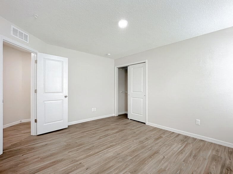 More Photos Of 9556 Hood Rd, Jacksonville Apartments For Sale