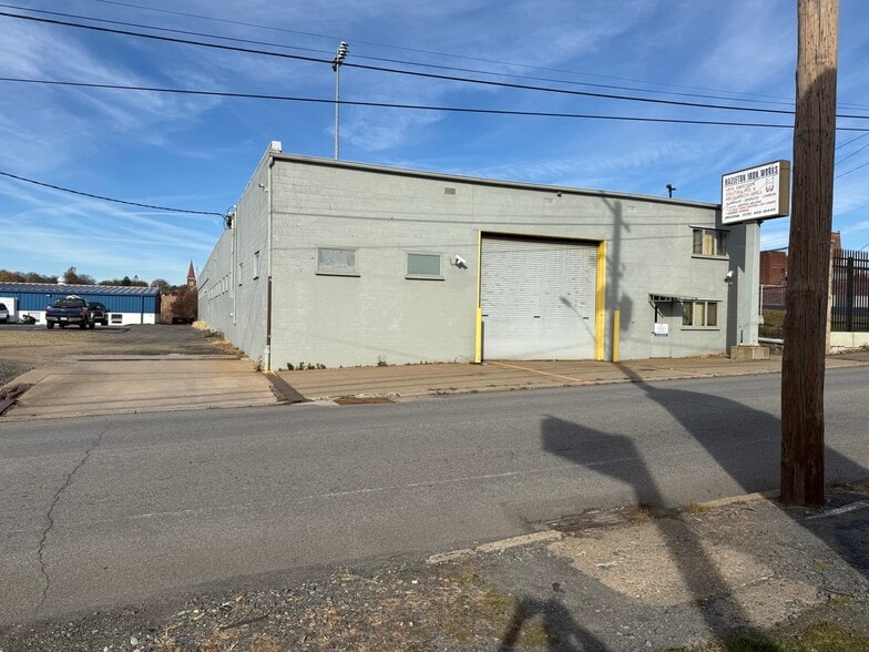 More Photos Of 154 N Cedar St, Hazleton Manufacturing For Sale