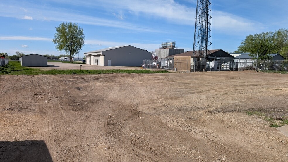 More Photos Of 2320 Cunningham St, La Crosse Warehouse For Sale