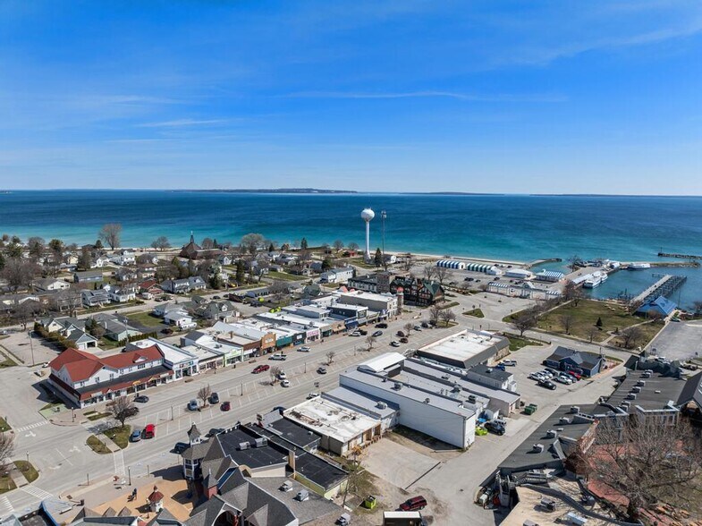 More Photos Of 311 E Central Ave, Mackinaw City Storefront For Sale