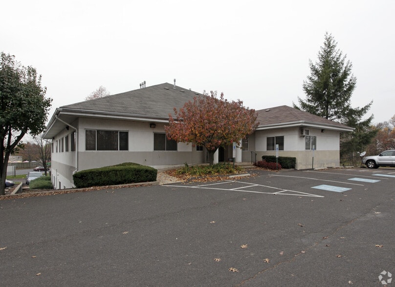 More Photos Of 400 N Buckstown Rd, Langhorne Office For Lease
