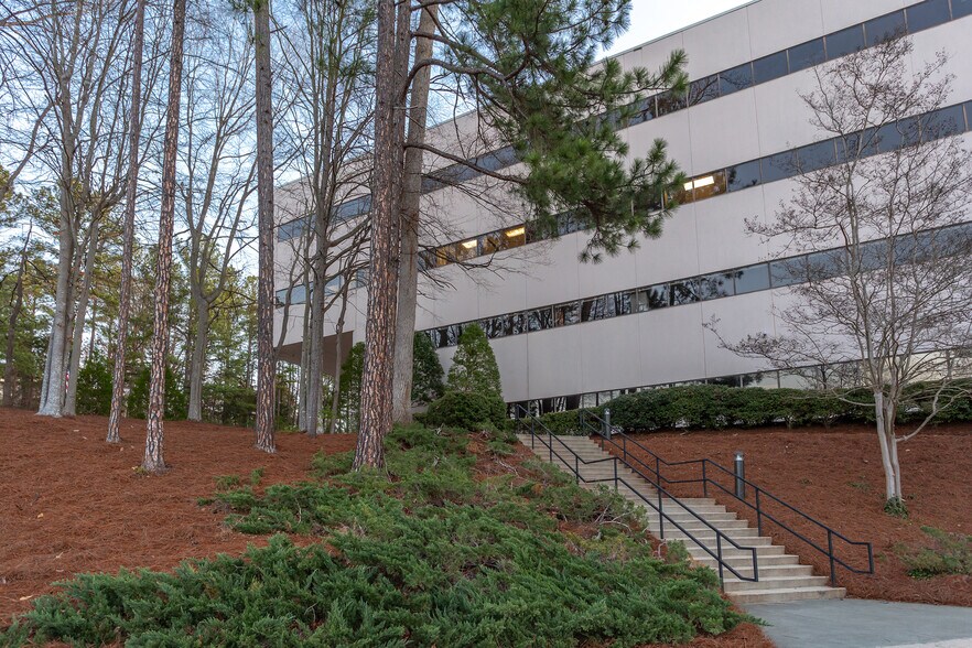 More Photos Of 5171 Glenwood Ave, Raleigh Office For Lease