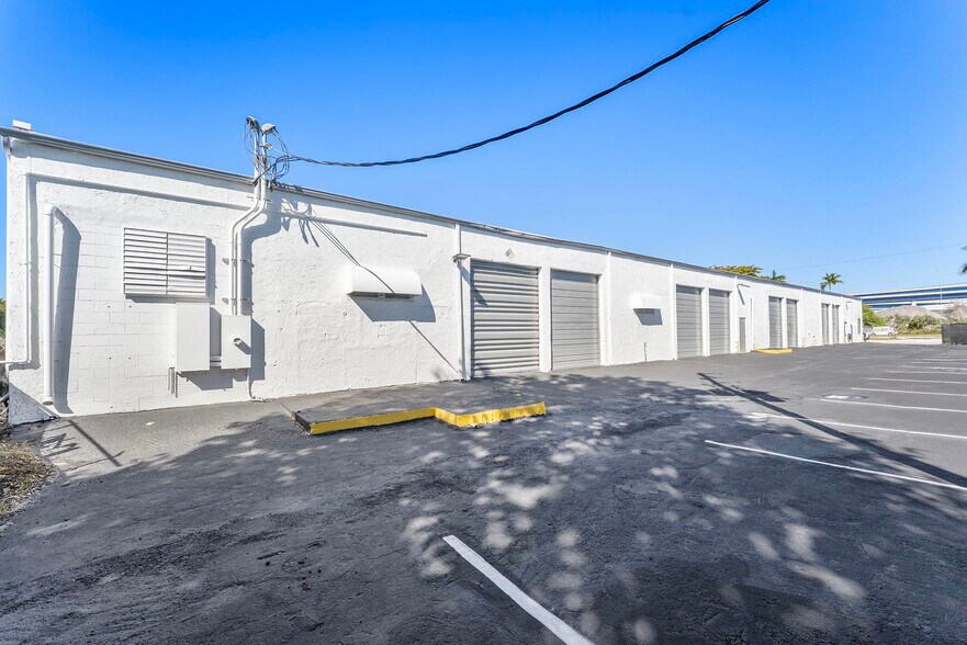 More Photos Of 2240 SW 34th St, Fort Lauderdale Warehouse For Sale