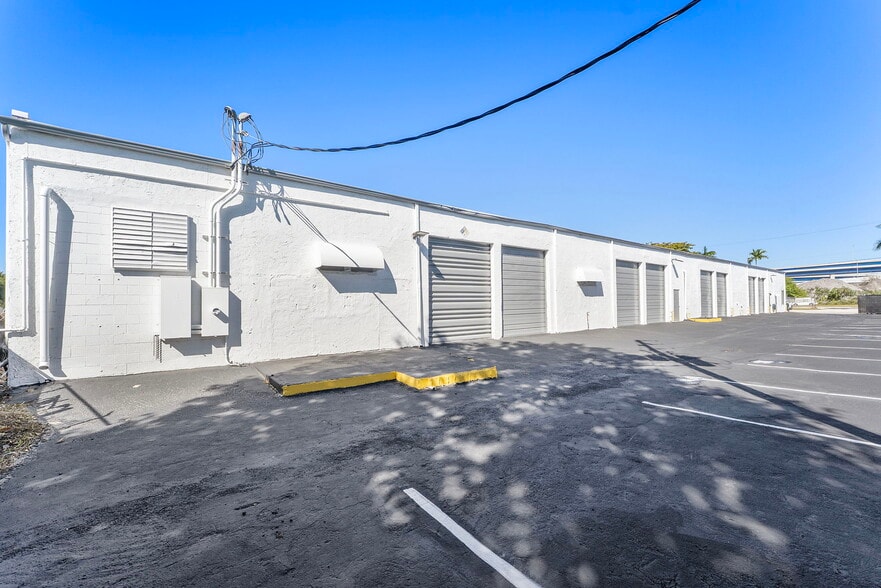 More Photos Of 2240 SW 34th St, Fort Lauderdale Warehouse For Lease
