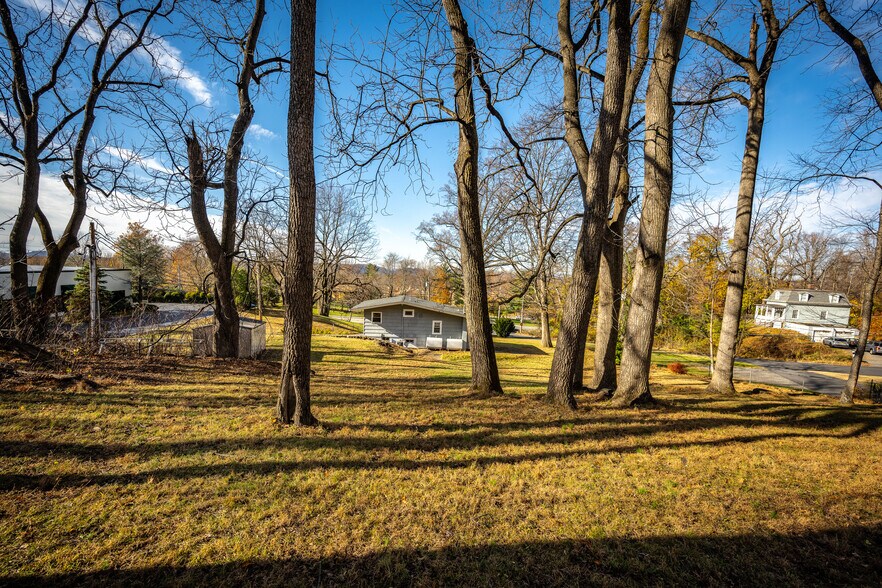 More Photos Of 320 N Highland Ave, Ossining Office For Sale