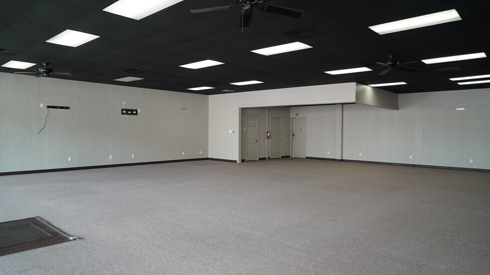 More Photos Of 1208 S FM 51, Decatur Unknown For Lease