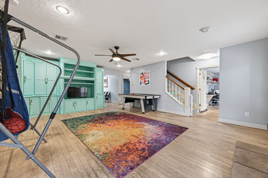 More Photos Of 8911 West Ln, Magnolia Office For Sale