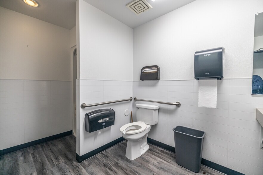 More Photos Of 15720 N Greenway-Hayden Loop, Scottsdale Office For Sale