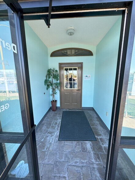 More Photos Of 1317 Dadrian Professional Park, Godfrey Medical For Sale