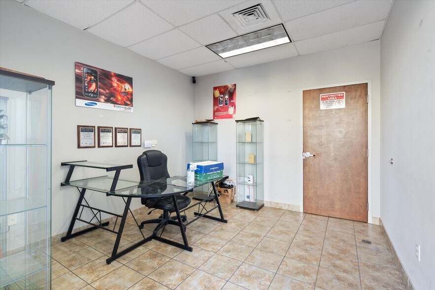 More Photos Of 1747-1781 Banks Rd, Margate Flex For Lease