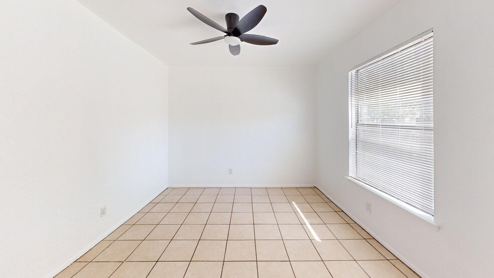More Photos Of 1000 Meadowlark Ct SE, Rio Rancho Apartments For Sale