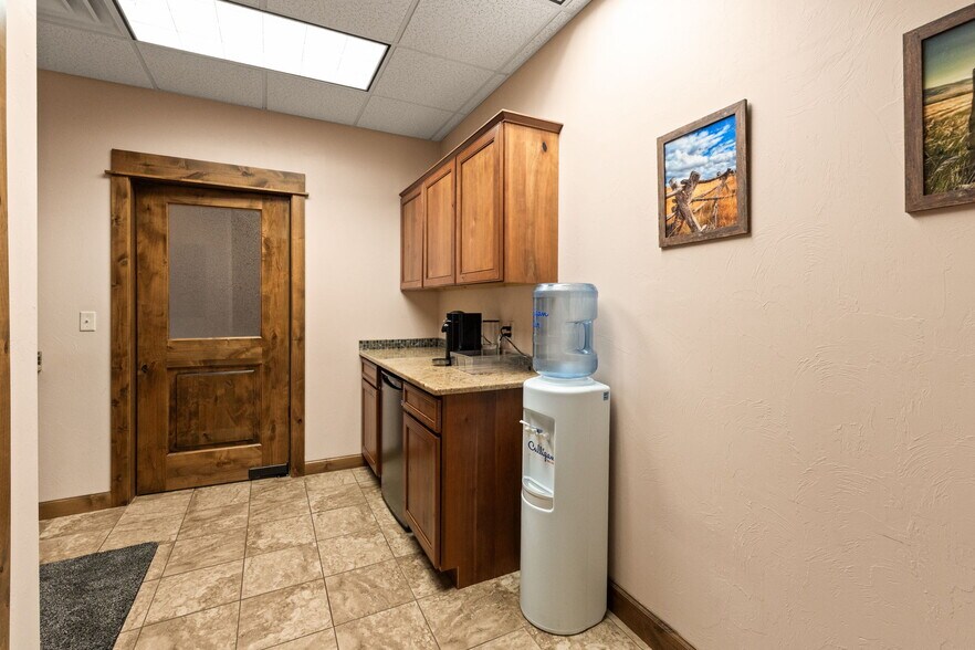 More Photos Of 1940 W Dickerson St, Bozeman Office For Sale